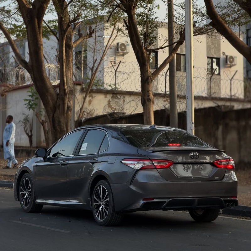 Foreign Used Toyota Camry SE 2020 for Sale In Abuja image