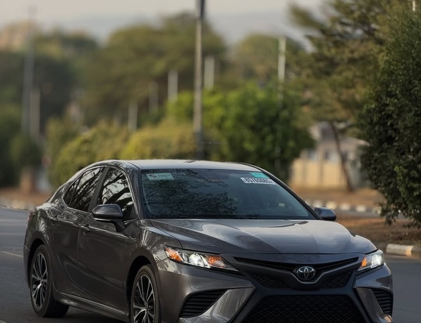 Foreign Used Toyota Camry SE 2020 for Sale In Abuja