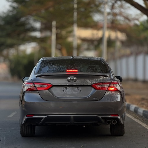 Foreign Used Toyota Camry SE 2020 for Sale In Abuja