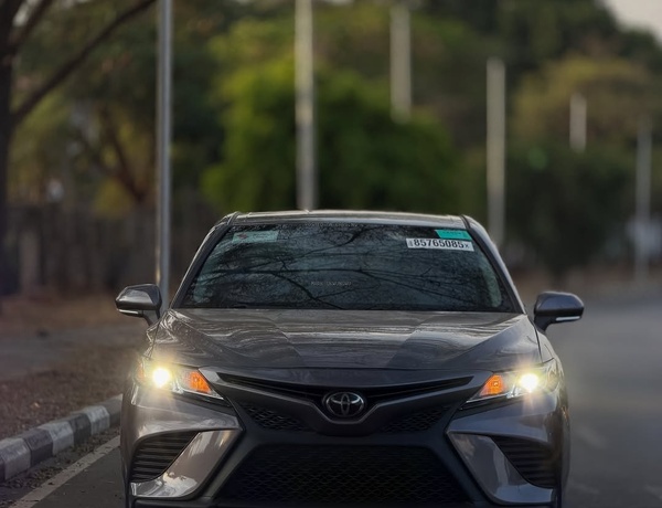 Foreign Used Toyota Camry SE 2020 for Sale In Abuja