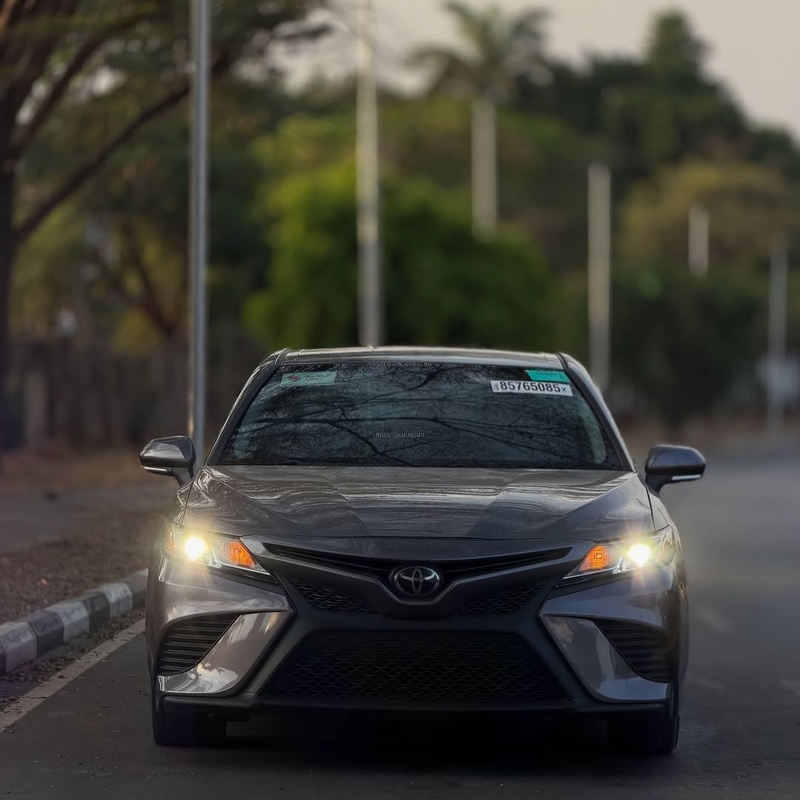 Foreign Used Toyota Camry SE 2020 for Sale In Abuja image