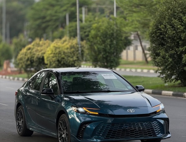  2019 TOYOTA CAMRY XSE HYBRID – FOREIGN USED Urgent Sale 