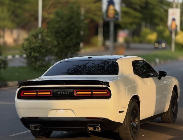 2011 DODGE CHALLENGER (UPGRADED TO 2020 LOOK) – FOREIGN USED | MUSCLE SPORT CAR