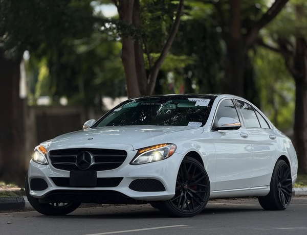MERCEDES-BENZ C300 2015 FOR SALE