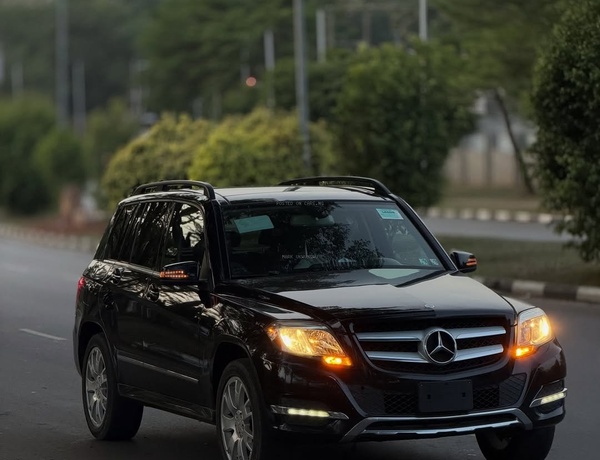 Foreign Used 2013 MERCEDES-BENZ GLK350 – Luxury Ride, Nothing To Fix