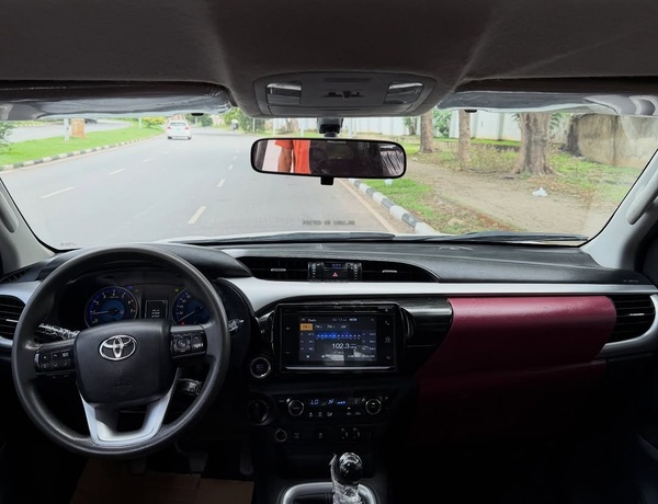 2020 TOYOTA HILUX SR5 (MANUAL) – FOREIGN USED | HEAVY DUTY PICKUP TRUCK