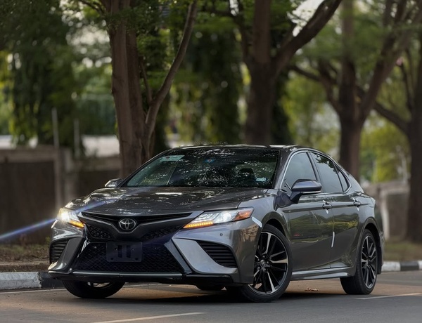 2018 TOYOTA CAMRY XSE – FOREIGN USED | SPORT LUXURY SEDAN 