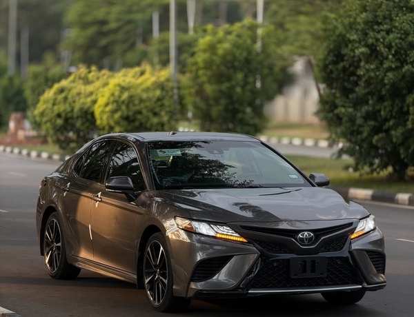 2018 TOYOTA CAMRY XSE – FOREIGN USED | SPORT LUXURY SEDAN 