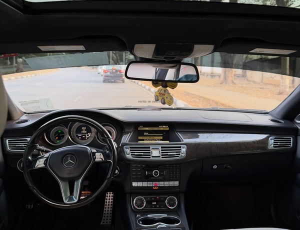 Foreign Used Mercedes-Benz CLS550 2011 for Sale In Abuja