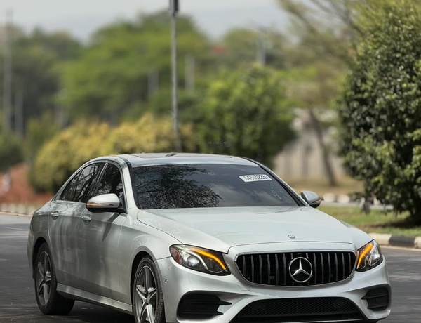 2016 MERCEDES-BENZ E300  FOREIGN USED – Premium Luxury Ride