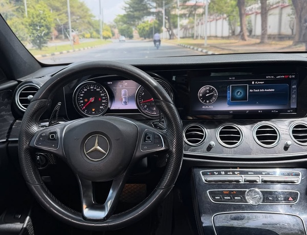 2016 MERCEDES-BENZ E300  FOREIGN USED – Premium Luxury Ride