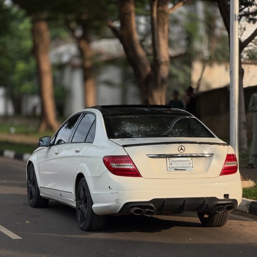 Executive Mercedes Benz C300 2013 – Luxury Driving Experience at Its Best
