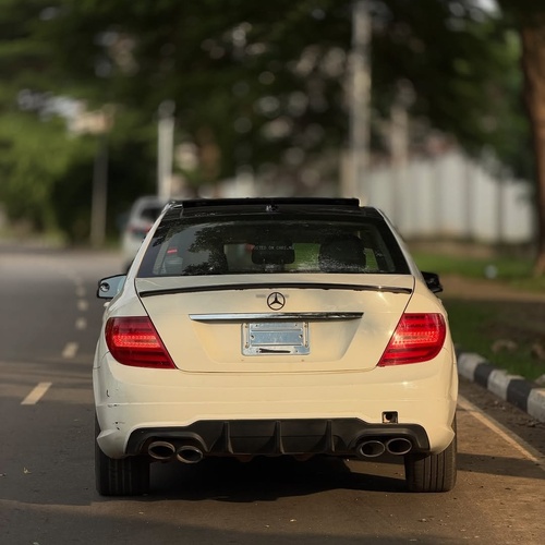 Executive Mercedes Benz C300 2013 – Luxury Driving Experience at Its Best