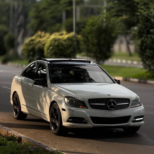 Executive Mercedes Benz C300 2013 – Luxury Driving Experience at Its Best