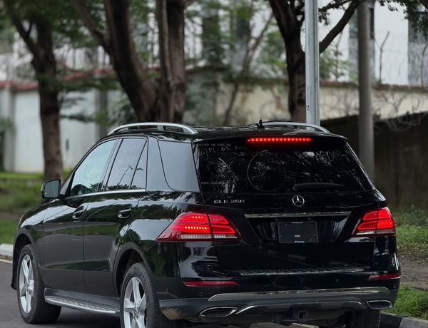  Mercedes-Benz GLE350 (2019) – Luxury, Space & Reliability Combined