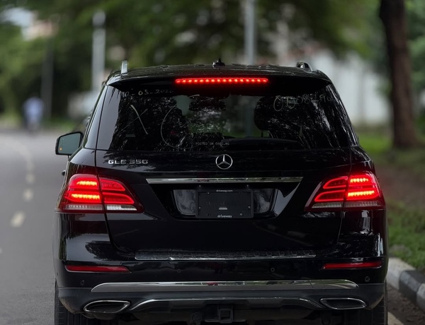  Mercedes-Benz GLE350 (2019) – Luxury, Space & Reliability Combined