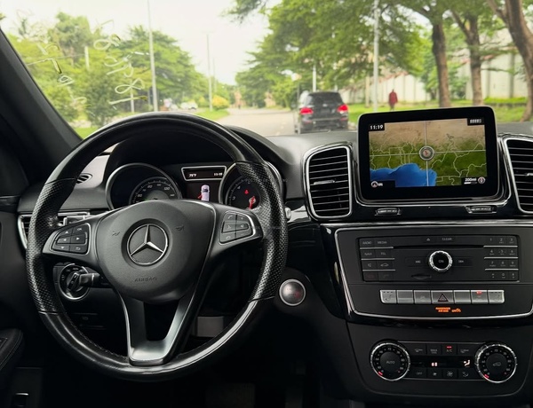  Mercedes-Benz GLE350 (2019) – Luxury, Space & Reliability Combined