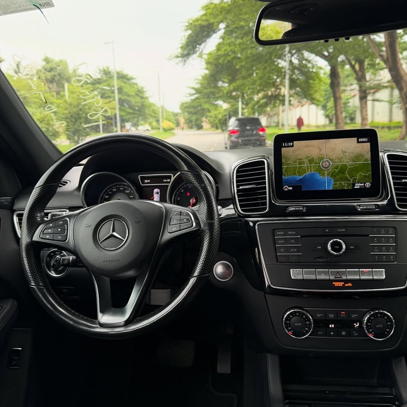  Mercedes-Benz GLE350 (2019) – Luxury, Space & Reliability Combined image