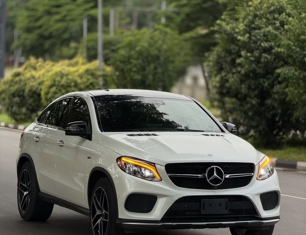 Executive Mercedes Benz GLE43 AMG 2017 – Premium Driving Experience SUV