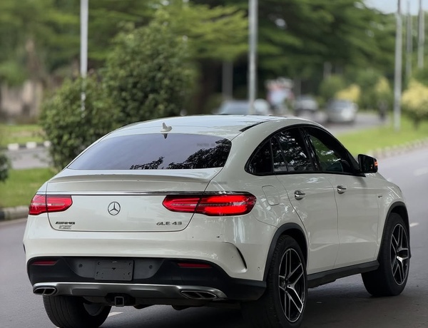 Executive Mercedes Benz GLE43 AMG 2017 – Premium Driving Experience SUV