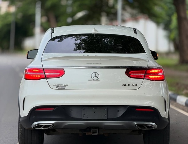 Executive Mercedes Benz GLE43 AMG 2017 – Premium Driving Experience SUV