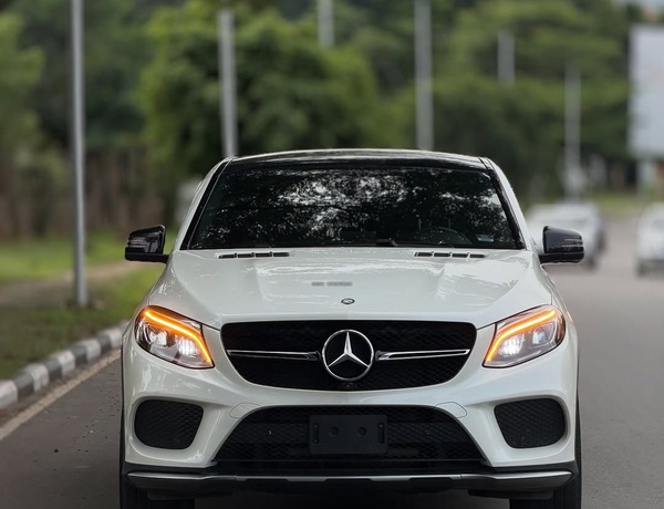 Executive Mercedes Benz GLE43 AMG 2017 – Premium Driving Experience SUV