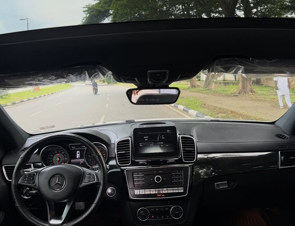 Executive Mercedes Benz GLE43 AMG 2017 – Premium Driving Experience SUV