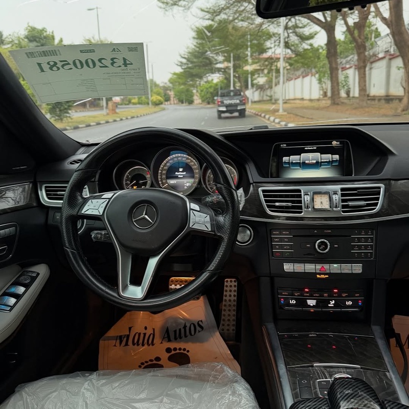 Executive Ride MERCEDES BENZ E360 2016 – Premium Interior image