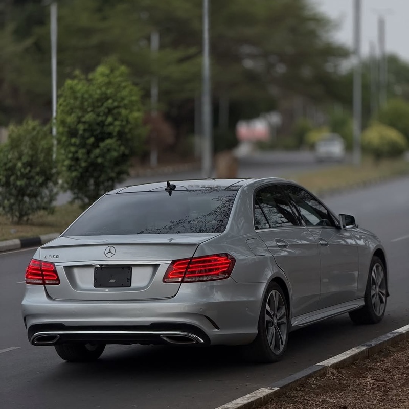 Executive Ride MERCEDES BENZ E360 2016 – Premium Interior image