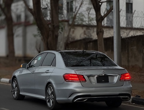 Executive Ride MERCEDES BENZ E360 2016 – Premium Interior