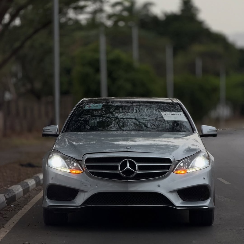 Executive Ride MERCEDES BENZ E360 2016 – Premium Interior image