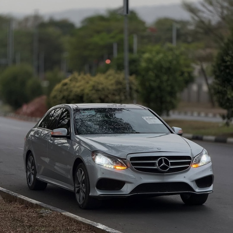 Executive Ride MERCEDES BENZ E360 2016 – Premium Interior image