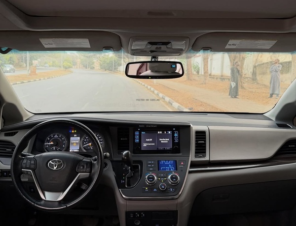 2016 Toyota Sienna for Sale In Abuja