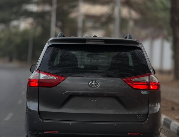 2016 Toyota Sienna for Sale In Abuja