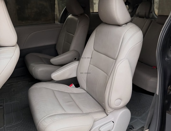 2016 Toyota Sienna for Sale In Abuja