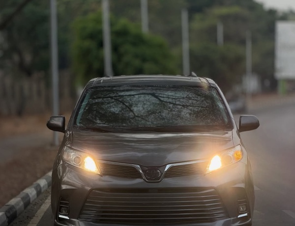 2016 Toyota Sienna for Sale In Abuja