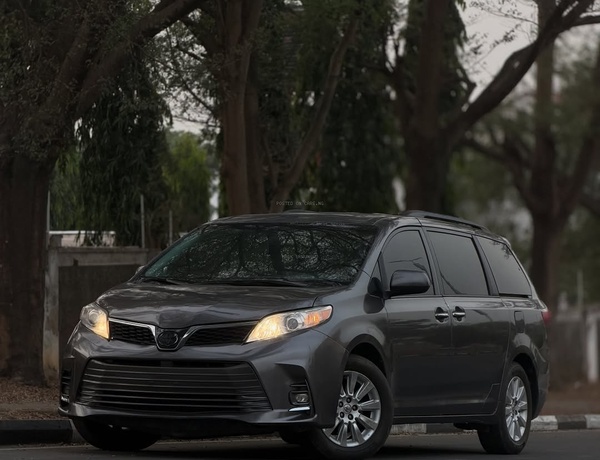 2016 Toyota Sienna for Sale In Abuja