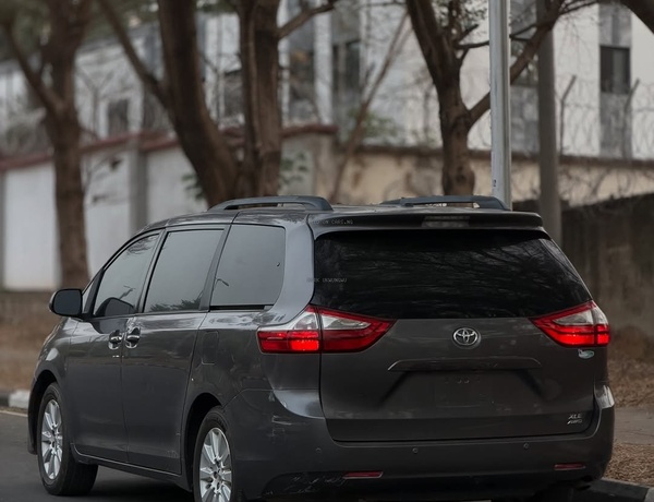 2016 Toyota Sienna for Sale In Abuja