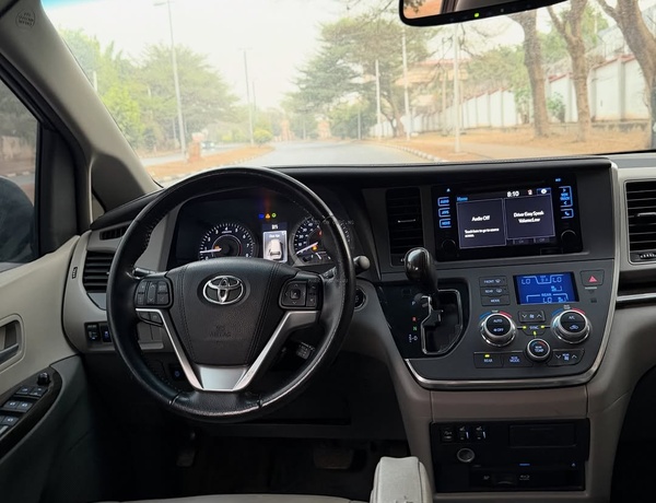 2016 Toyota Sienna for Sale In Abuja