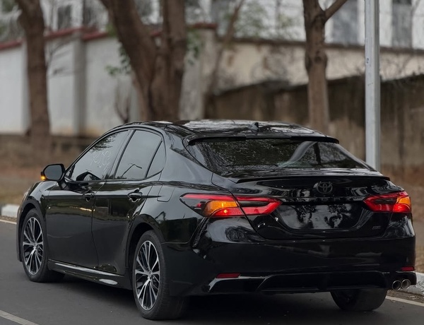 First Come First Served – Toyota Camry SE 2018 Foreign Used