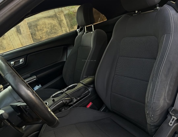 FORD MUSTANG 2015 CONVERTIBLE – SPORT CAR, CLEAN & POWERFUL