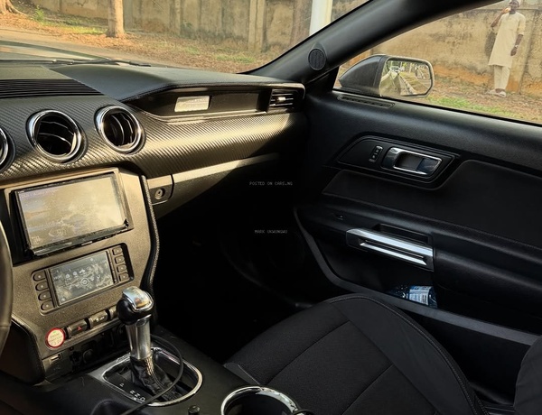 FORD MUSTANG 2015 CONVERTIBLE – SPORT CAR, CLEAN & POWERFUL