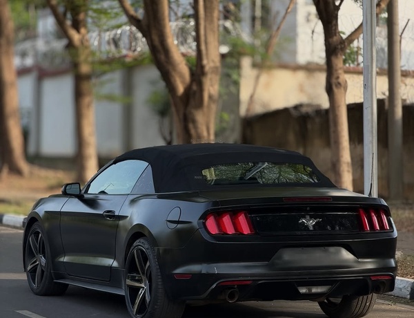 FORD MUSTANG 2015 CONVERTIBLE – SPORT CAR, CLEAN & POWERFUL