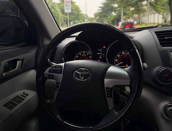 Foreign Used Toyota Highlander 2011 in Abuja