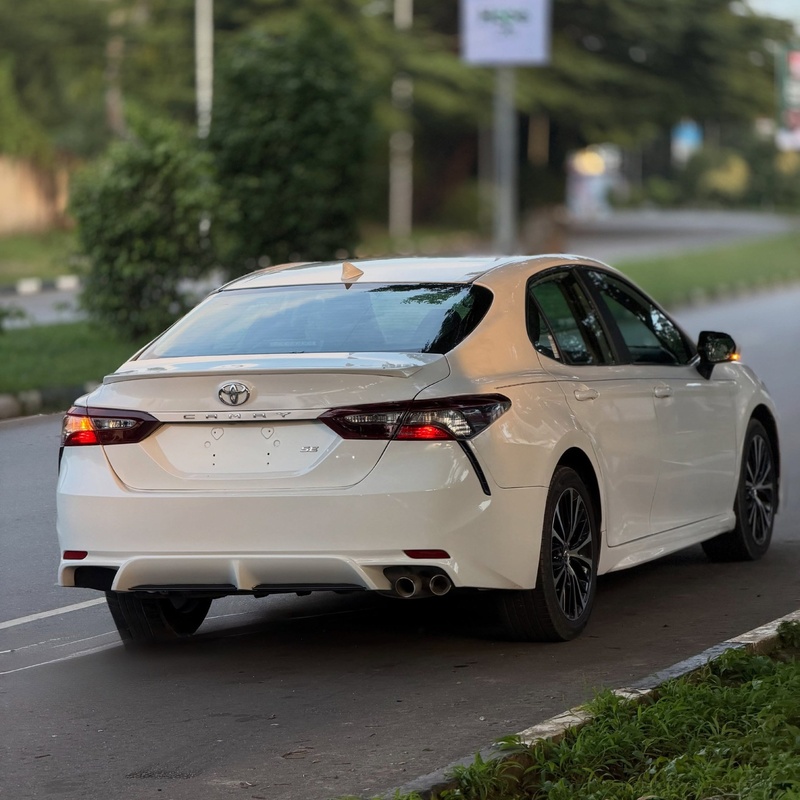 Foreign Used 2019 Toyota Camry SE For Sale image