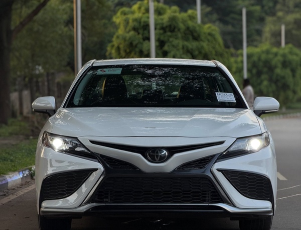 Foreign Used 2019 Toyota Camry SE For Sale