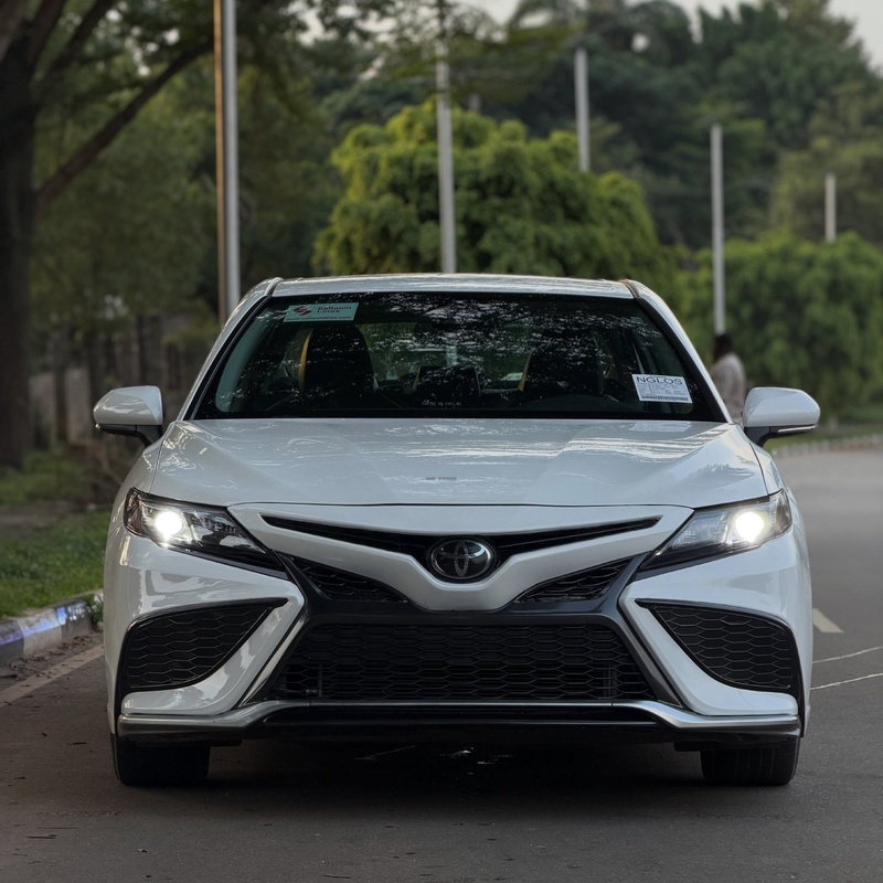 Foreign Used 2019 Toyota Camry SE For Sale image