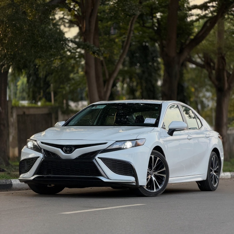 Foreign Used 2019 Toyota Camry SE For Sale image
