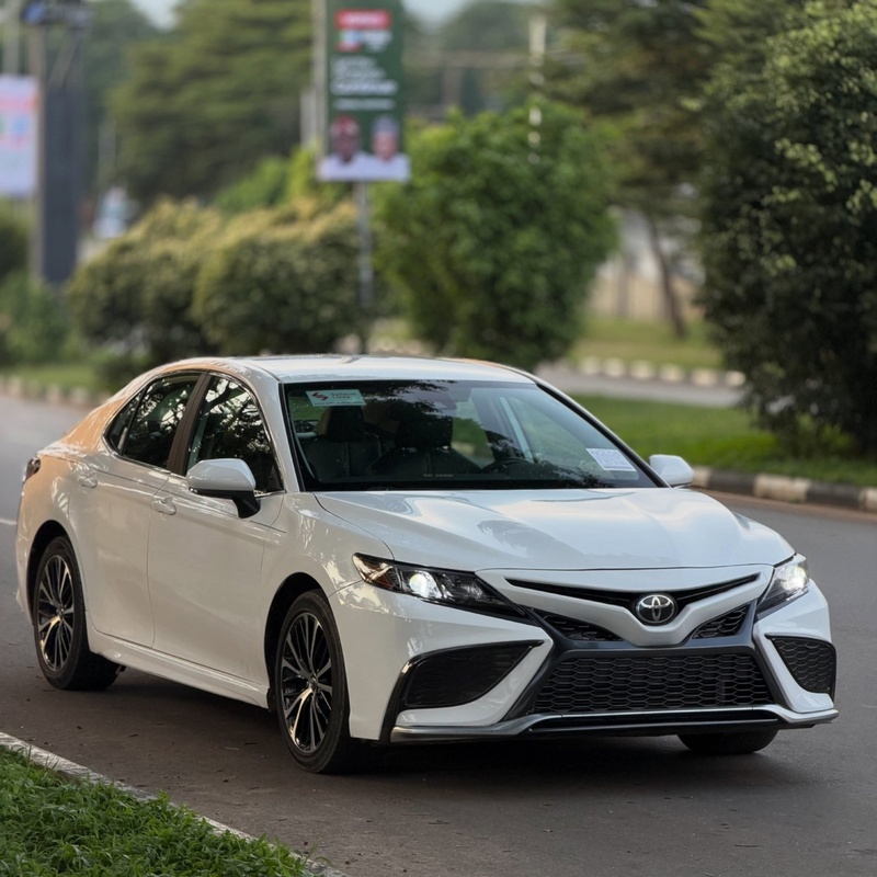Foreign Used 2019 Toyota Camry SE For Sale image