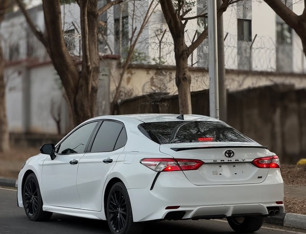 Foreign Used 2021 Toyota Camry for Sale In Abuja